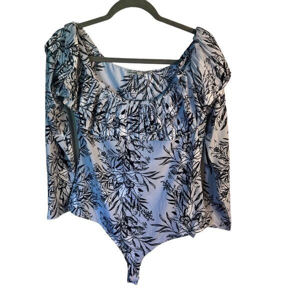 Guess Off The Shoulder Amy Bodysuit Size XL Bouquet Frost Snap Button White Blac - Picture 1 of 9